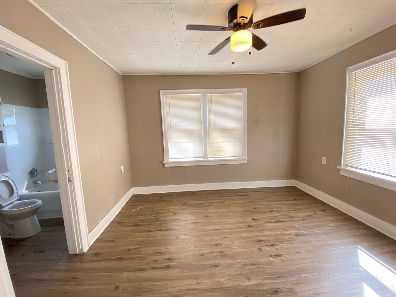 1345 Sw 27th St - Photo 4 of 20