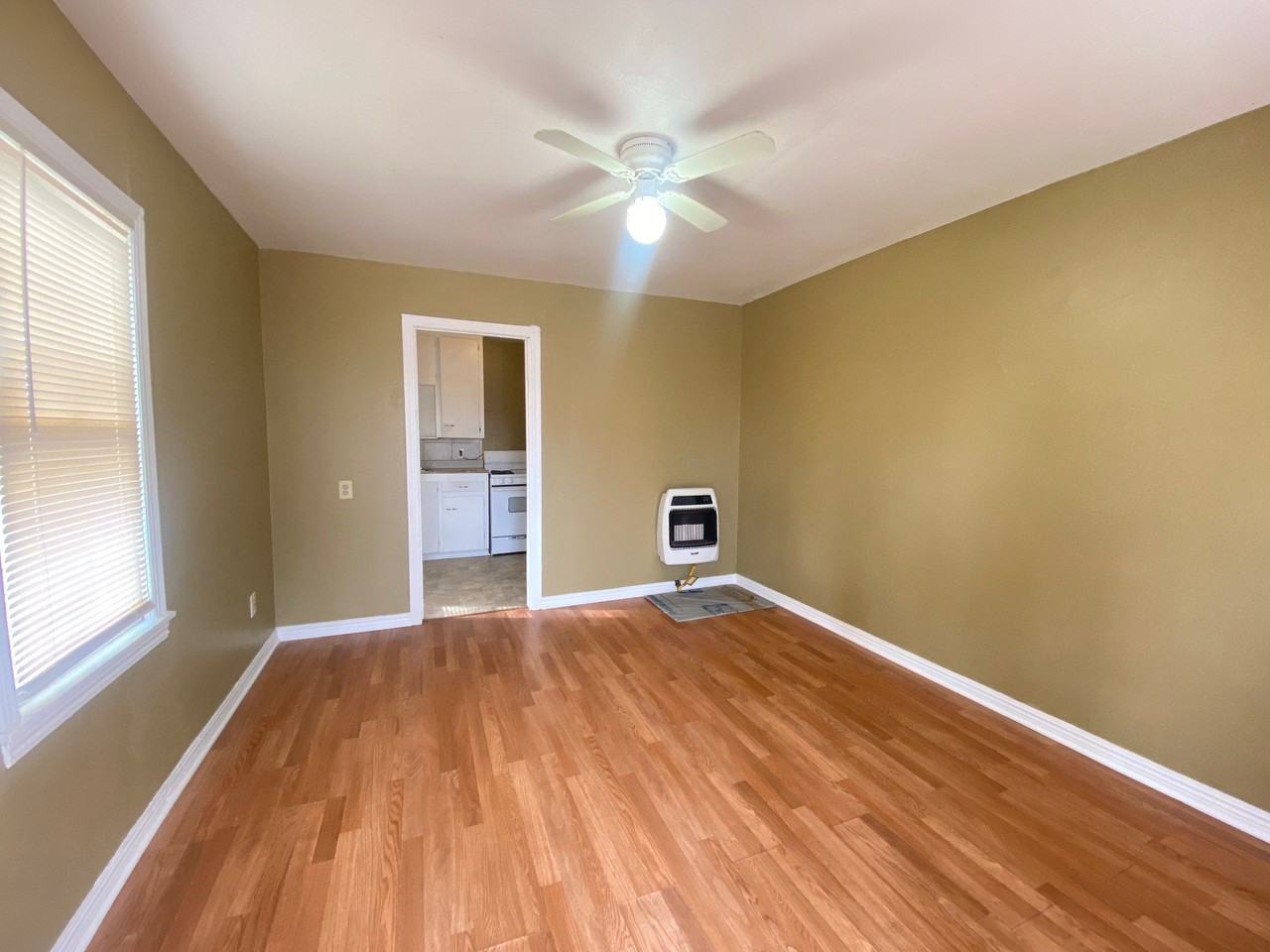 114 Se 40th St - Photo 4 of 20