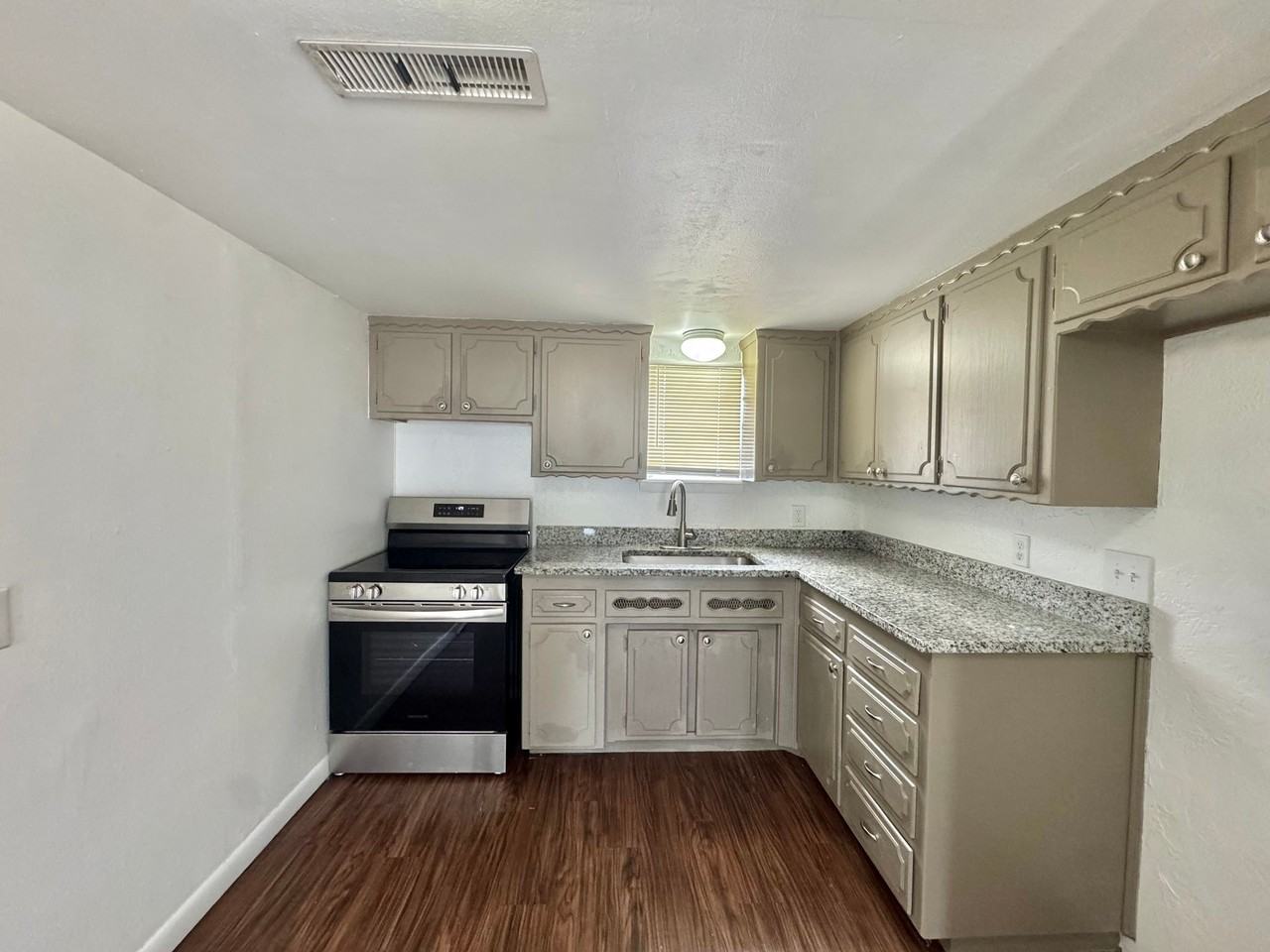 442 Babb Dr - Photo 4 of 20