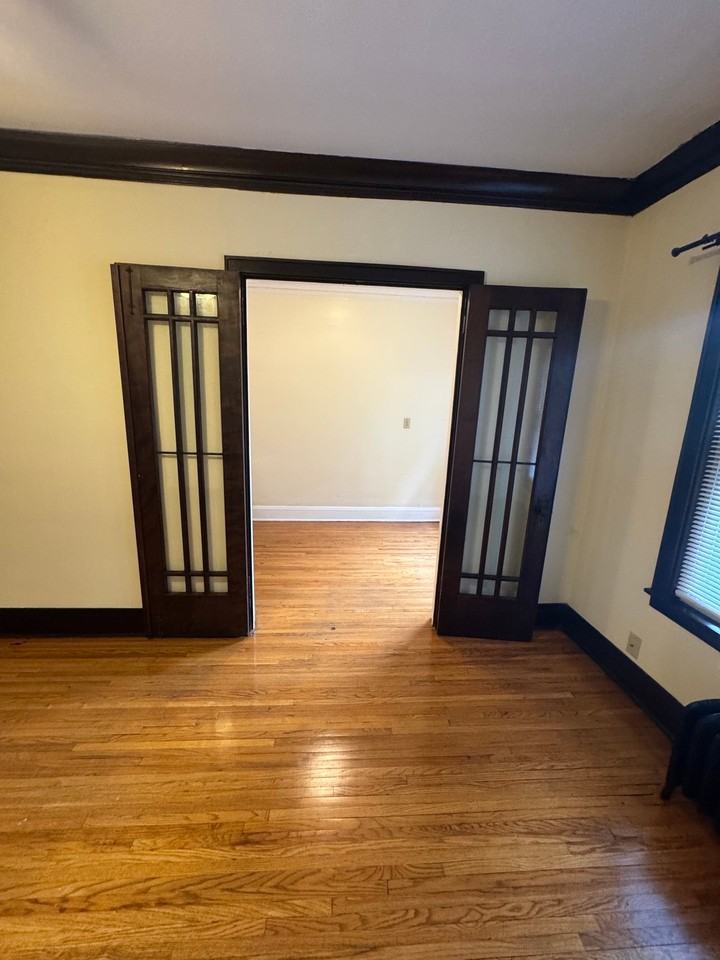 145 Chatsworth St S #104 - Photo 4 of 15