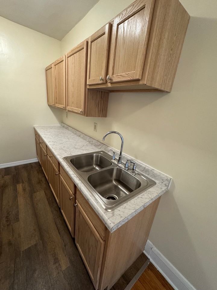 145 Chatsworth St S #104 - Photo 6 of 15