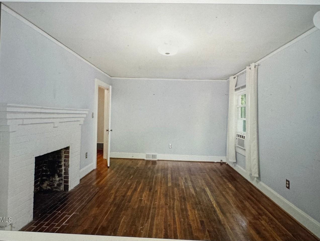 107 Carr St - Photo 5 of 20