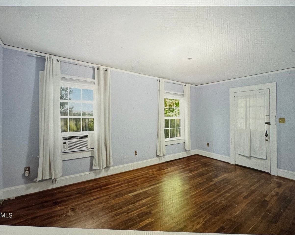107 Carr St - Photo 6 of 20
