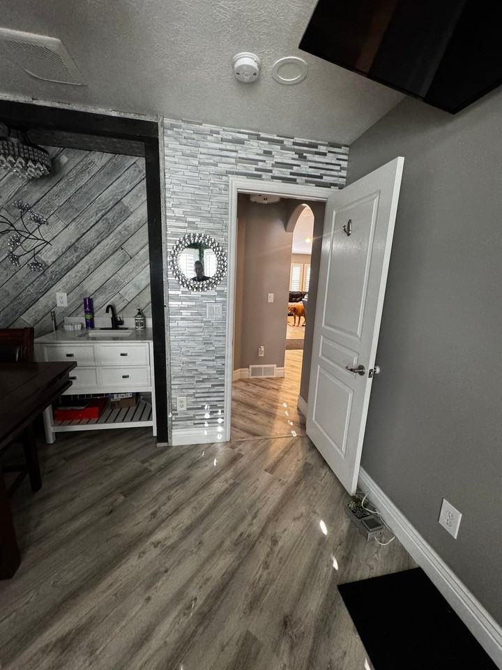 4281 S St - Photo 4 of 9