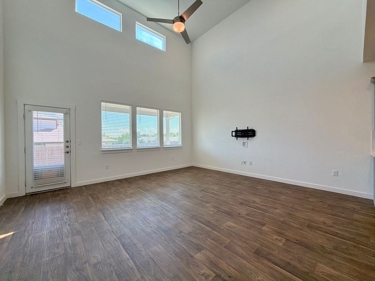 2901 Louris Ln - Photo 3 of 40