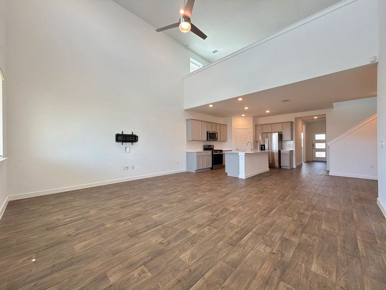 2901 Louris Ln - Photo 4 of 40