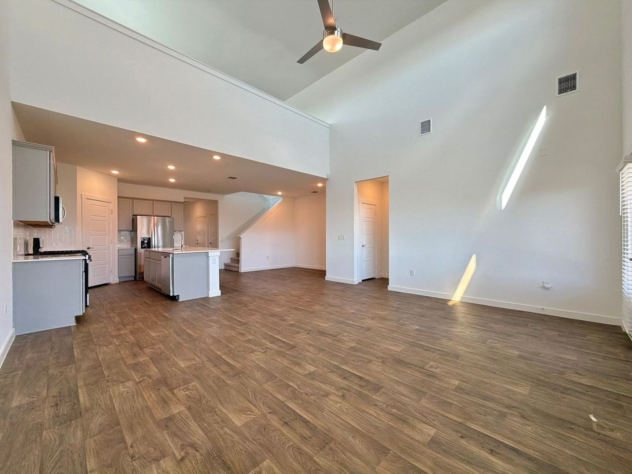 2901 Louris Ln - Photo 5 of 40