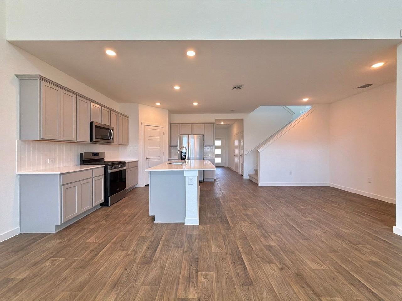 2901 Louris Ln - Photo 6 of 40