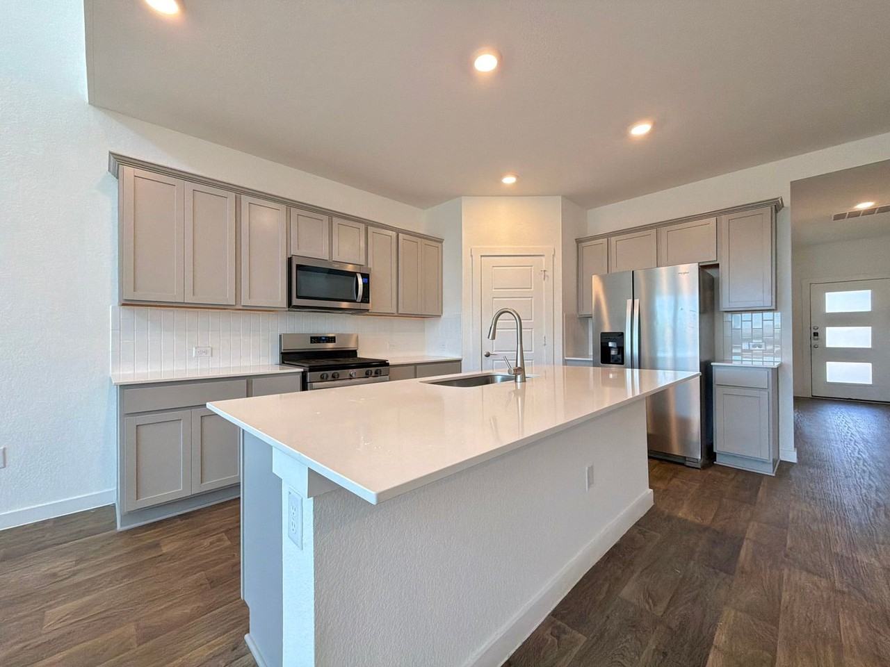 2901 Louris Ln - Photo 7 of 40