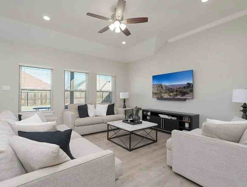 306 Evening Shade Ln - Photo 2 of 20
