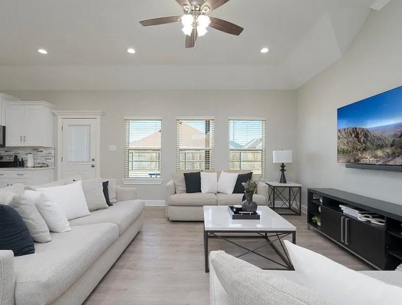 306 Evening Shade Ln - Photo 4 of 20
