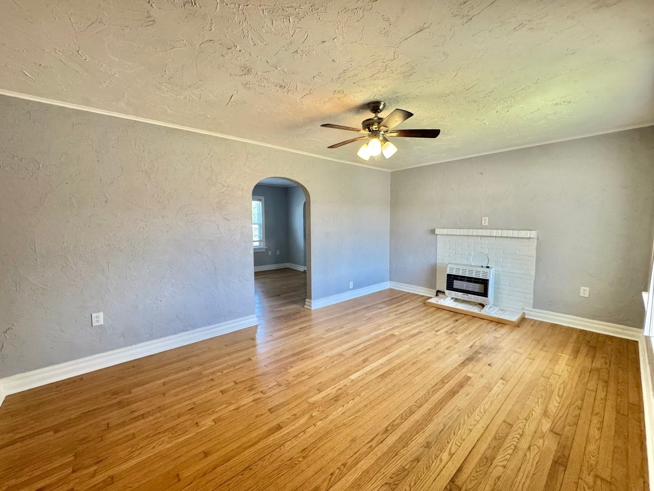 6005 Nw 32nd St - Photo 2 of 20