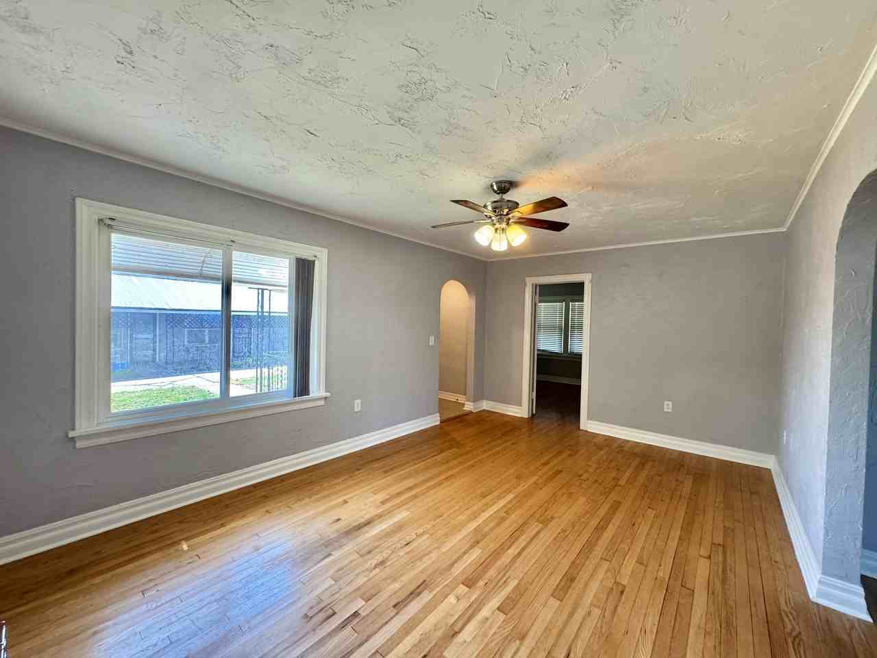 6005 Nw 32nd St - Photo 3 of 20