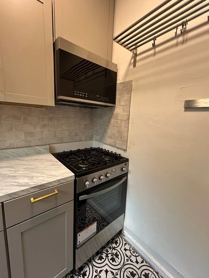 180 Pulaski St - Photo 2 of 6