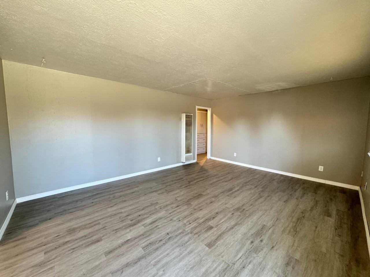 9111 N Walker Ave - Photo 2 of 19