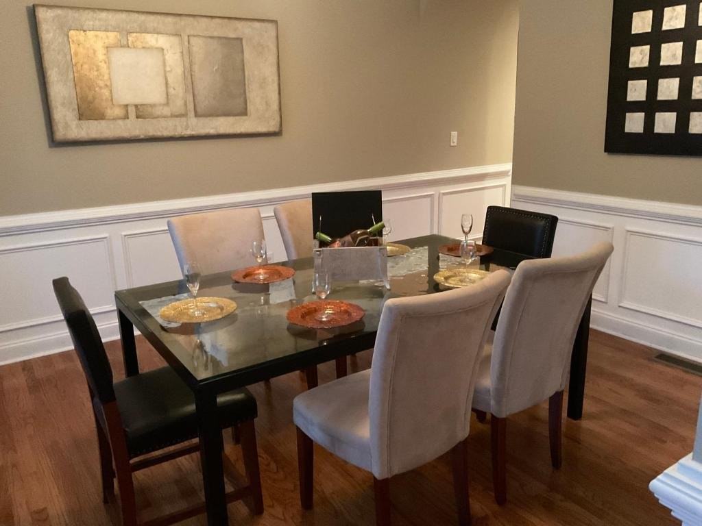 1139 Saint Remy Way Se - Photo 4 of 20