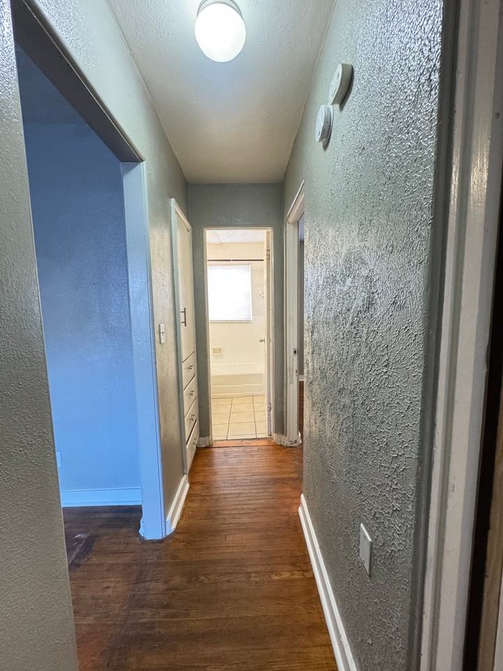 2030 Nw 25th St #2 - Photo 5 of 20