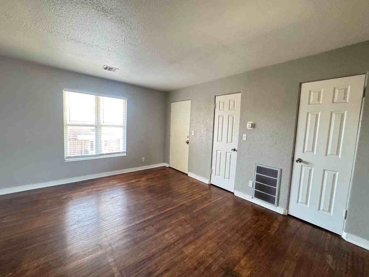 2030 Nw 25th St #6 - Photo 5 of 19
