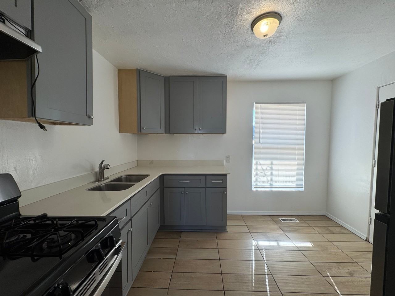 2030 Nw 25th St #9 - Photo 6 of 18