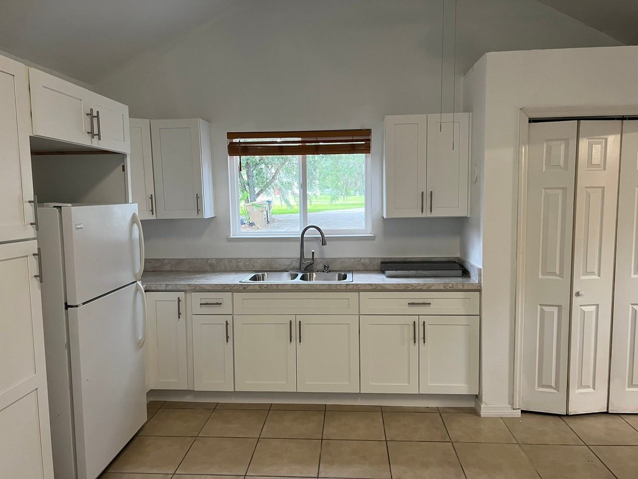 2540 Greenwood Dr #2 - Photo 3 of 13