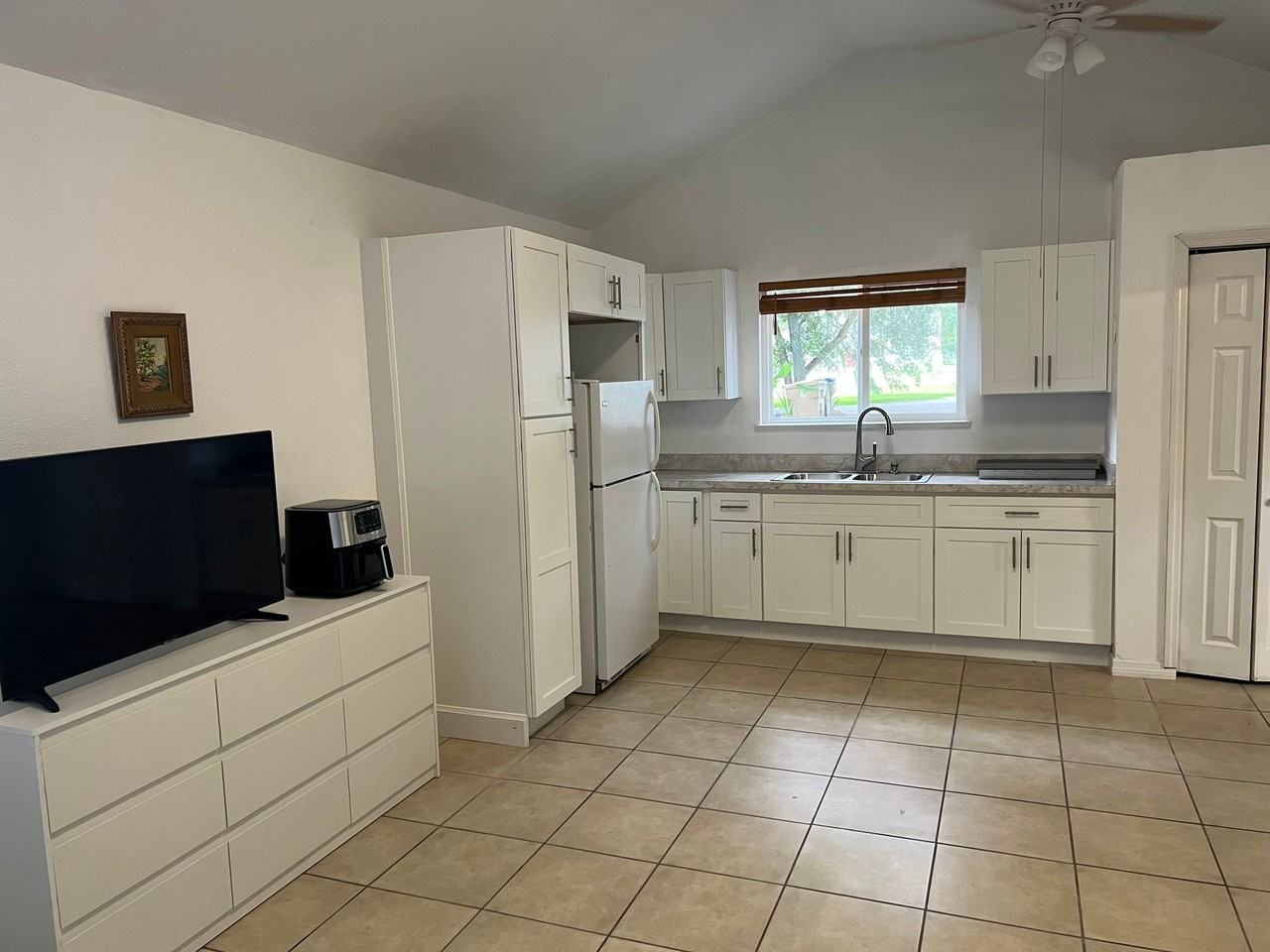 2540 Greenwood Dr #2 - Photo 4 of 13
