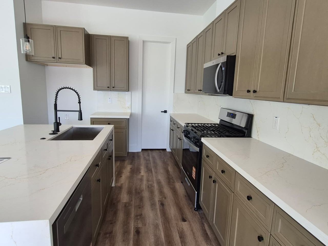 3003 Delano St - Photo 3 of 20