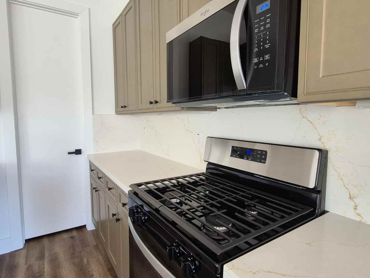 3003 Delano St - Photo 4 of 20