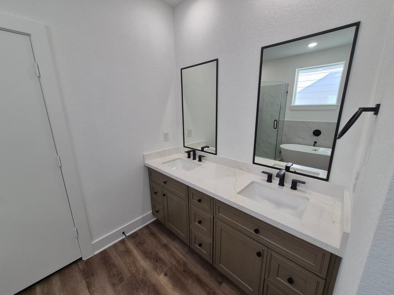 3003 Delano St - Photo 7 of 20