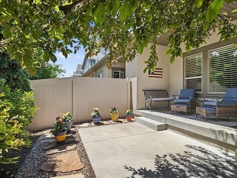 833 W Cannara Way - Photo 2 of 20