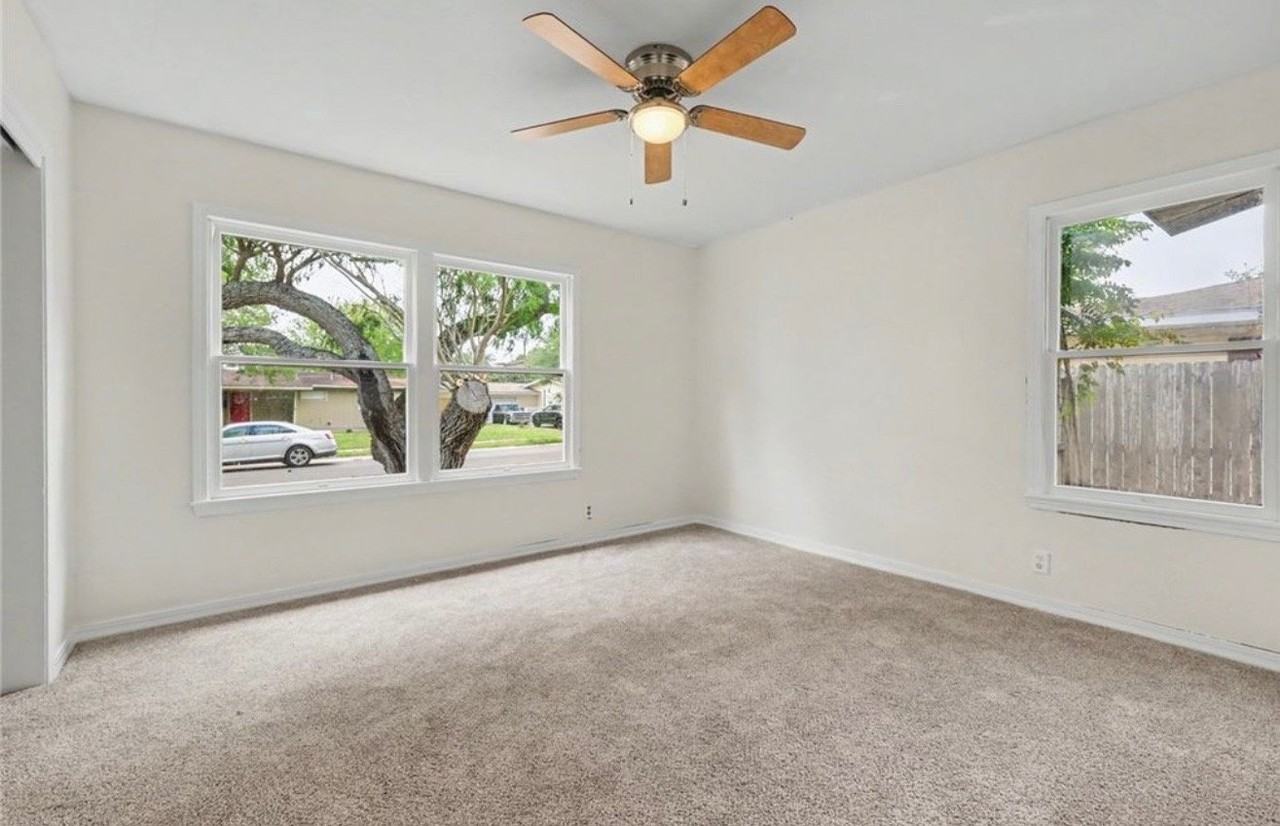 942 Delaine Dr - Photo 4 of 11