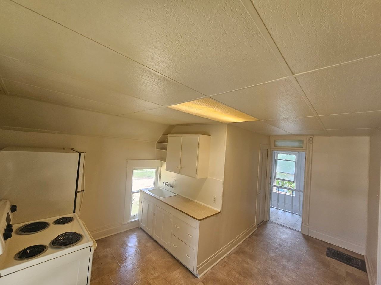 122 Oak St #2 - Photo 7 of 10