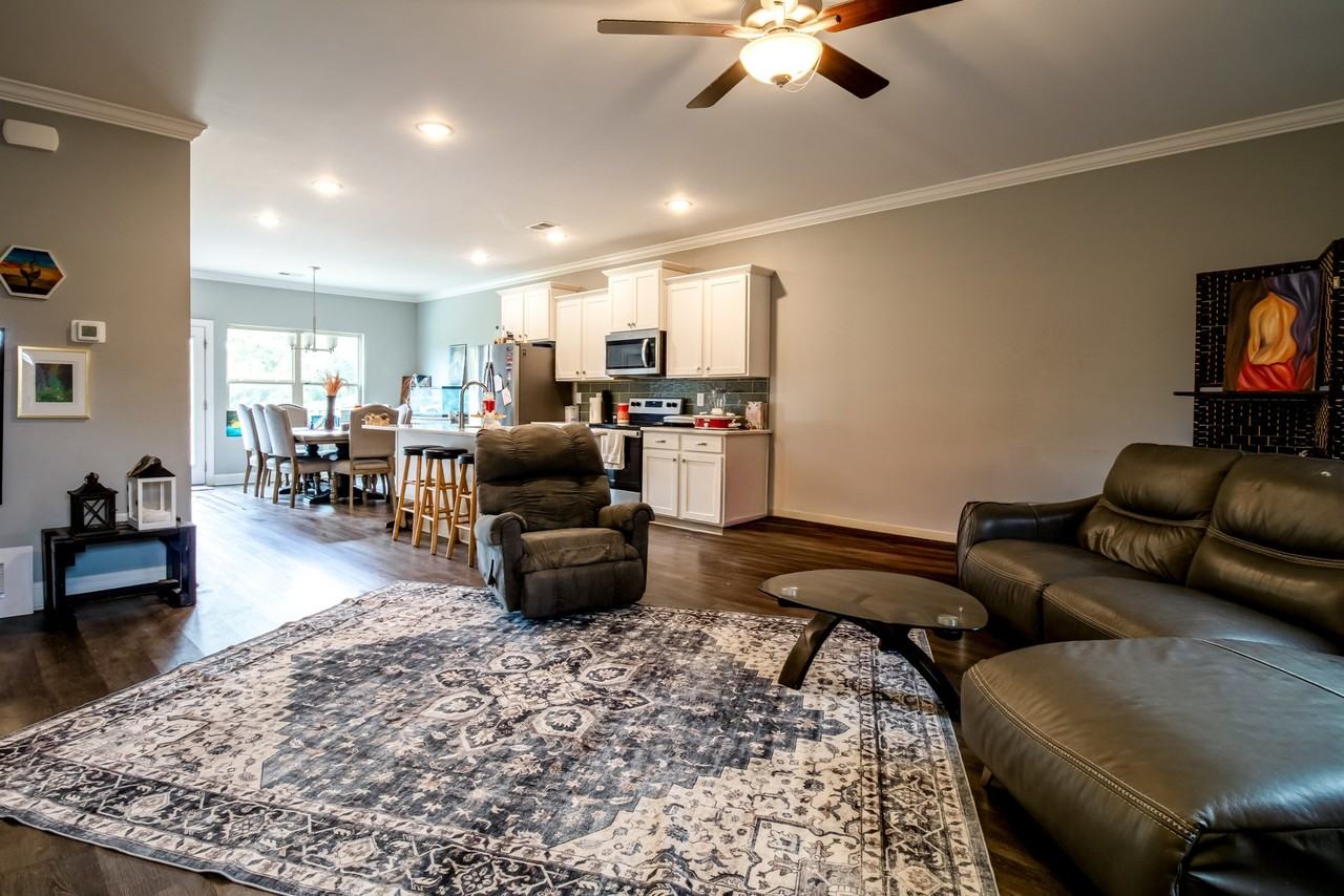 628 Bella Ct - Photo 6 of 50