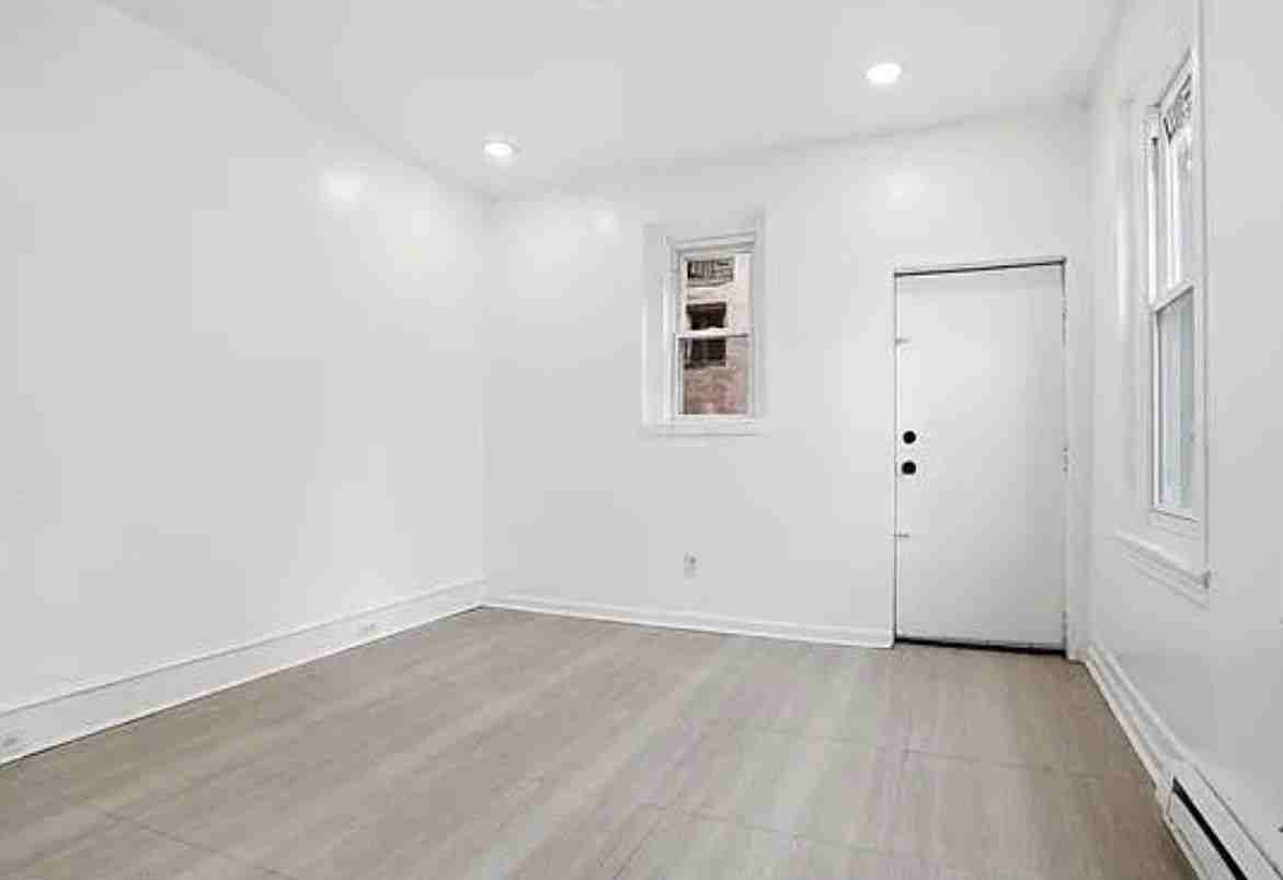 3462 N Front St #1 - Photo 7 of 9