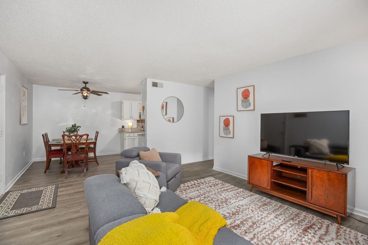 2260 Sunderland Rd #82W - Photo 2 of 20