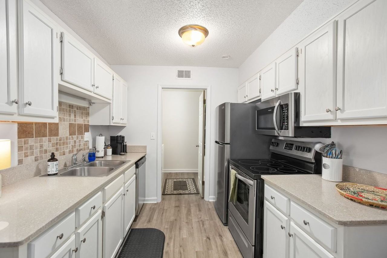 2260 Sunderland Rd #82W - Photo 4 of 20