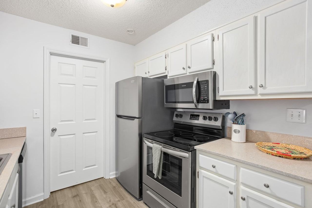 2260 Sunderland Rd #82W - Photo 5 of 20