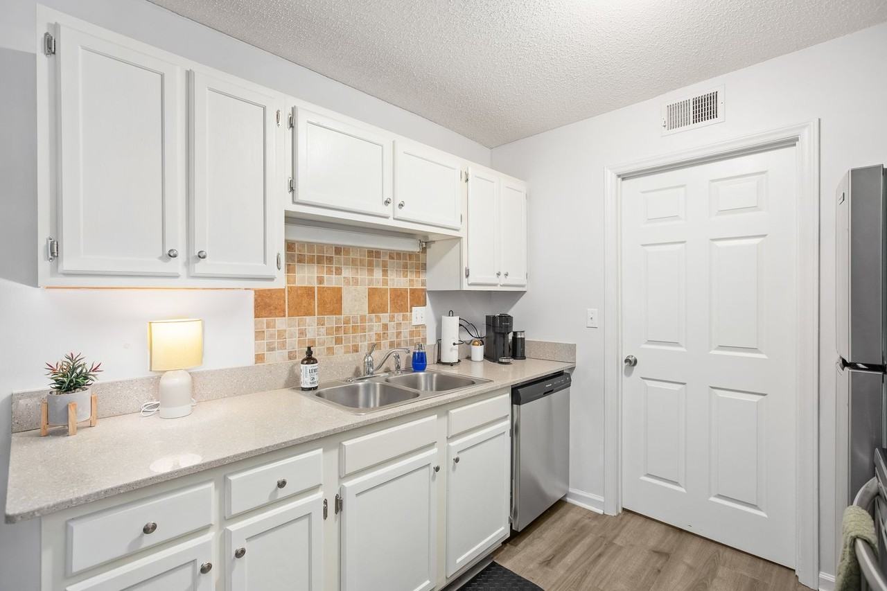 2260 Sunderland Rd #82W - Photo 6 of 20