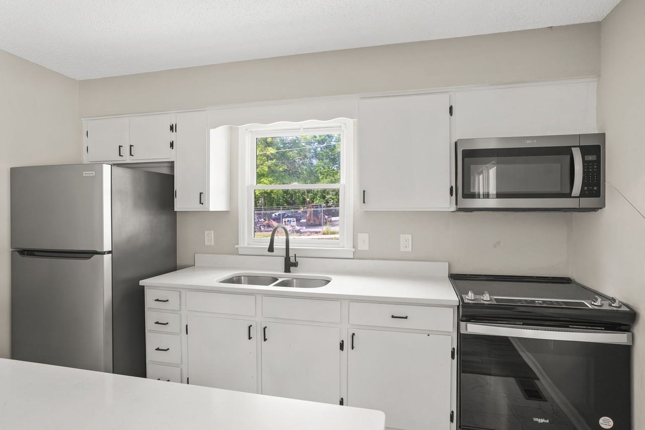 800 Arlington St #A - Photo 6 of 14