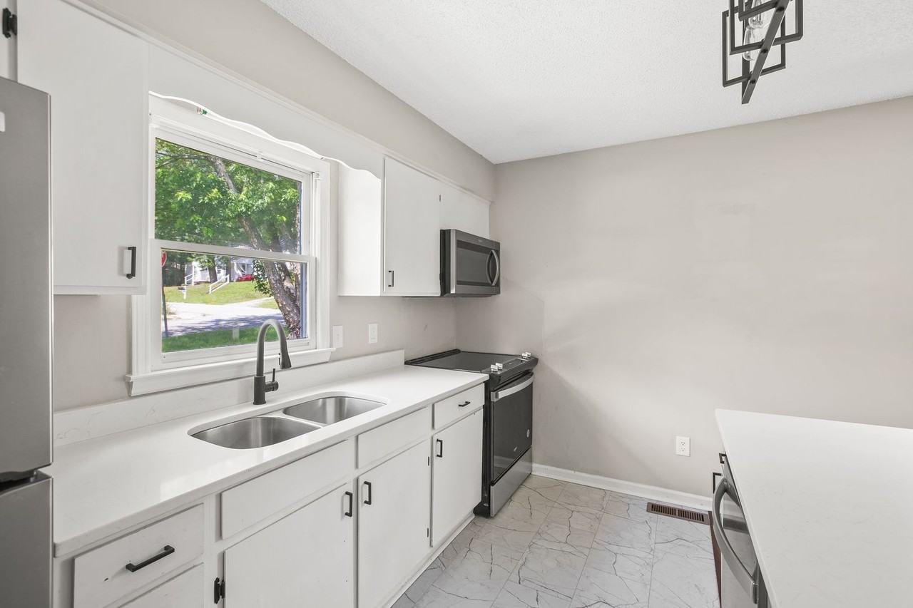 800 Arlington St #A - Photo 7 of 14