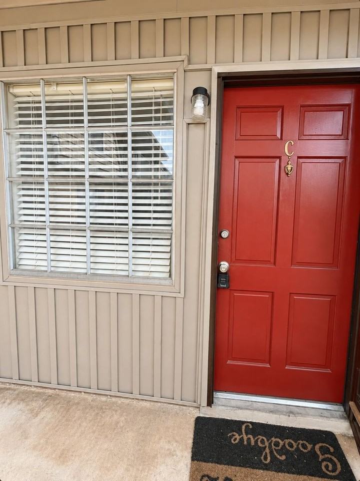 3816 Country Club Rd #C - Photo 3 of 13