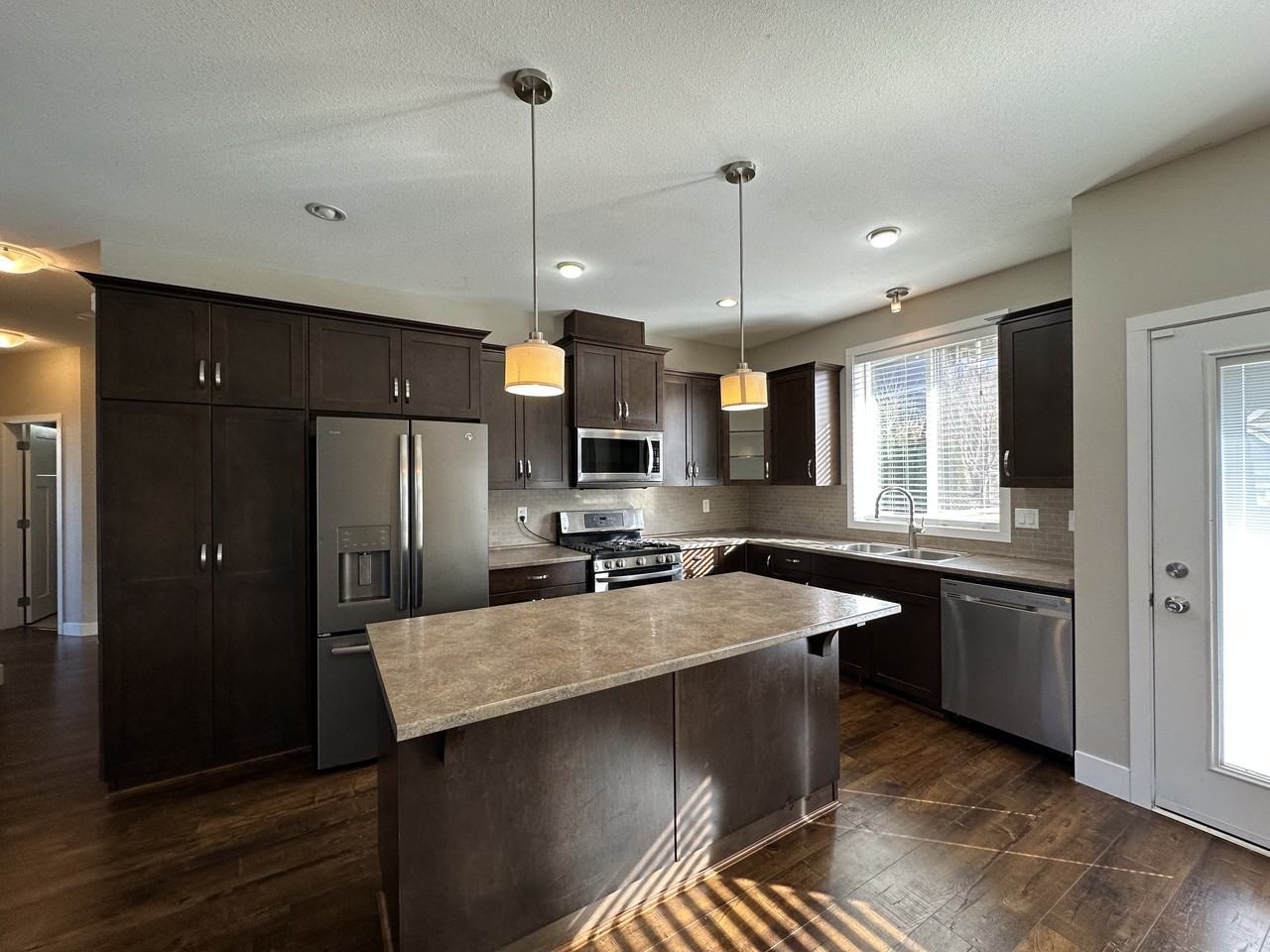 51106 Sophie Crescent - Photo 2 of 18