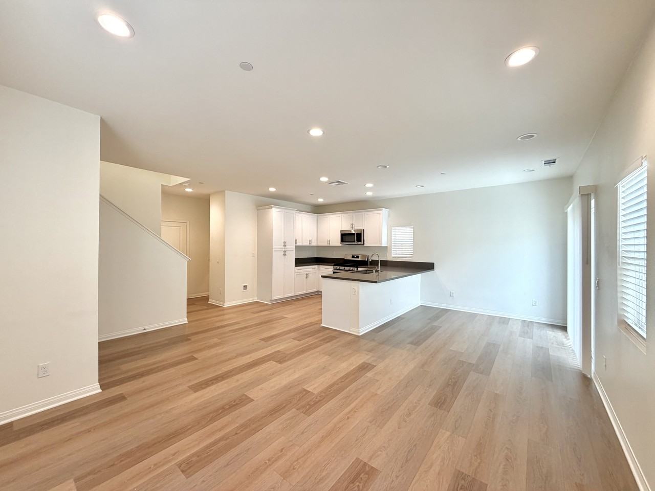 2616 W 2nd St #1 - Photo 3 of 10