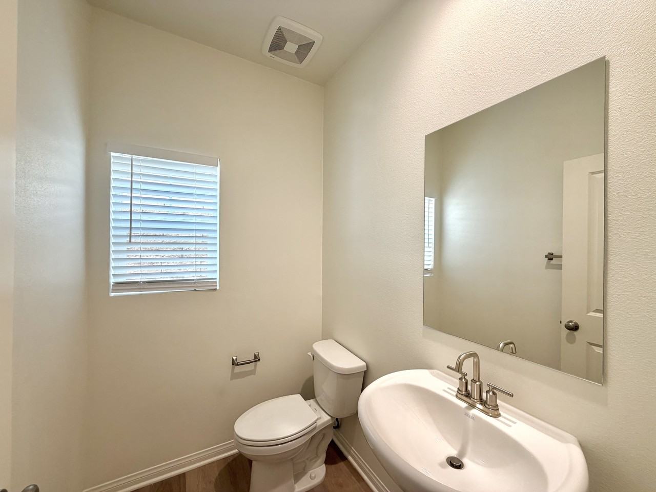 2616 W 2nd St #1 - Photo 6 of 10
