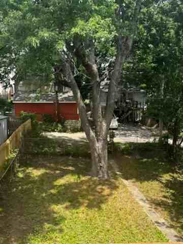 229 N 15th St #1 - Photo 5 of 10