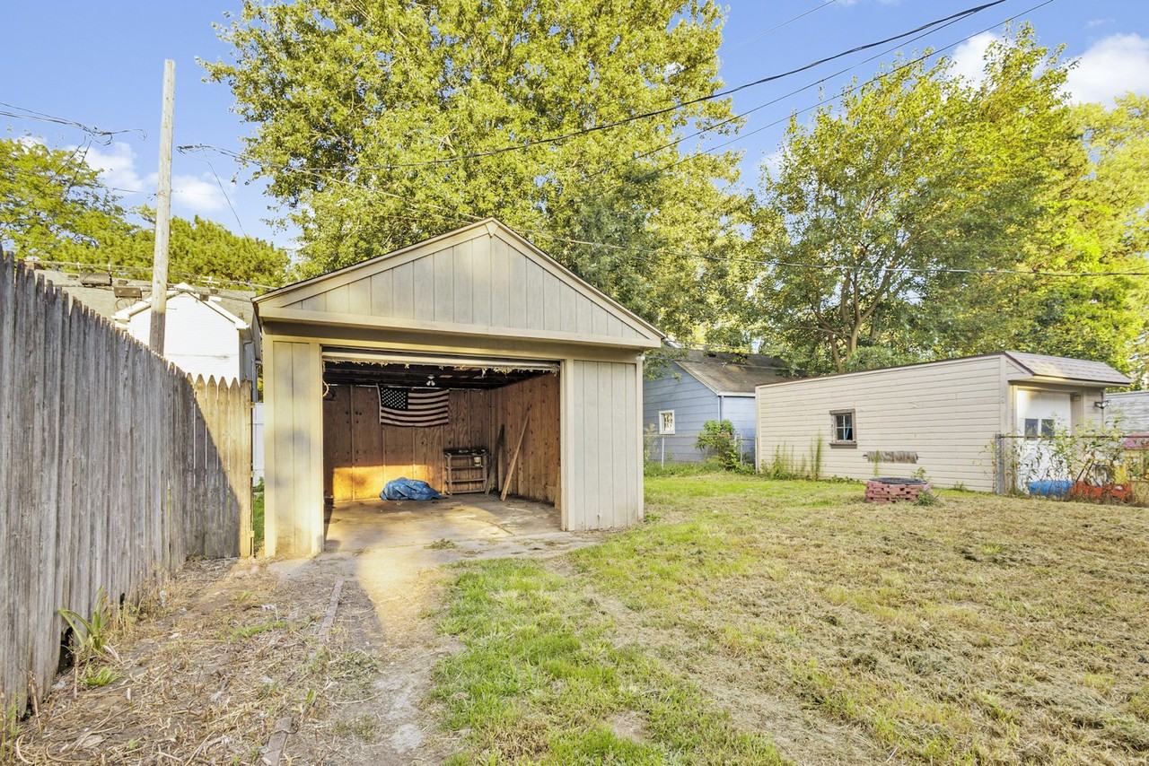 3836 Woodmont Road - Photo 3 of 18