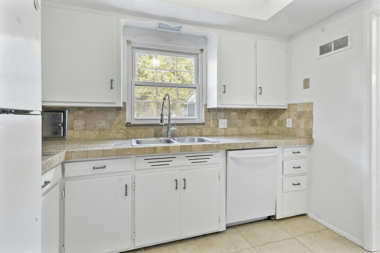 3836 Woodmont Road - Photo 4 of 18