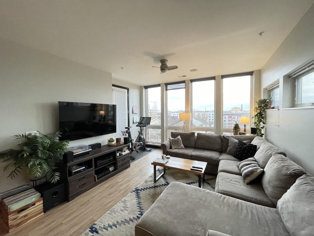 East Terrace Apartments - Photo 6 of 27
