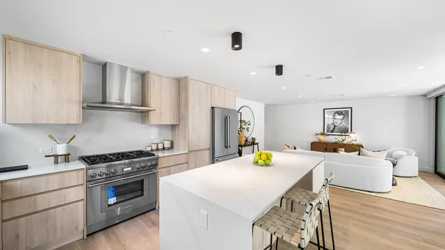 153 San Vicente Boulevard, Unit 102 - Photo 4 of 12
