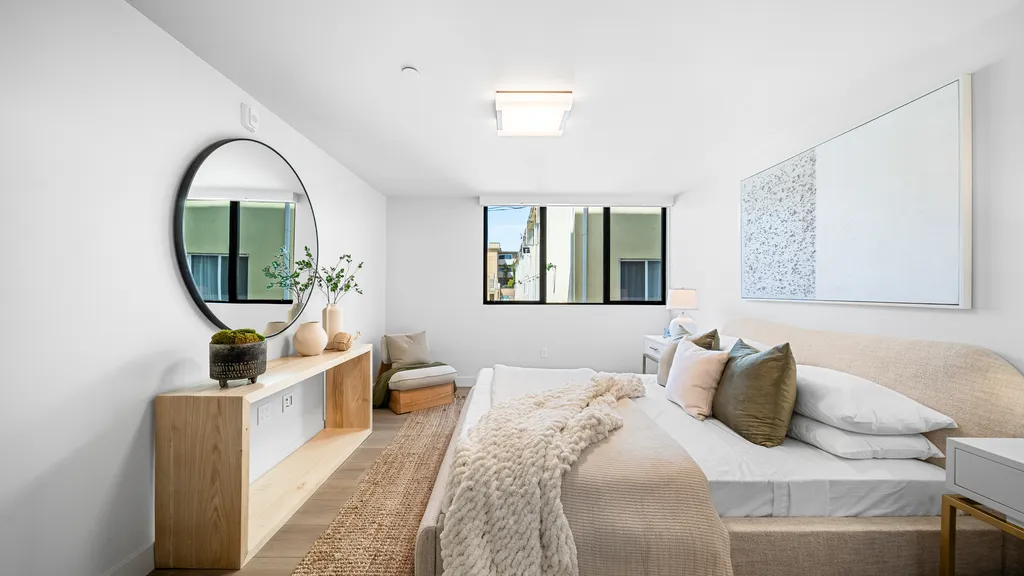 153 San Vicente Boulevard, Unit 102 - Photo 5 of 12