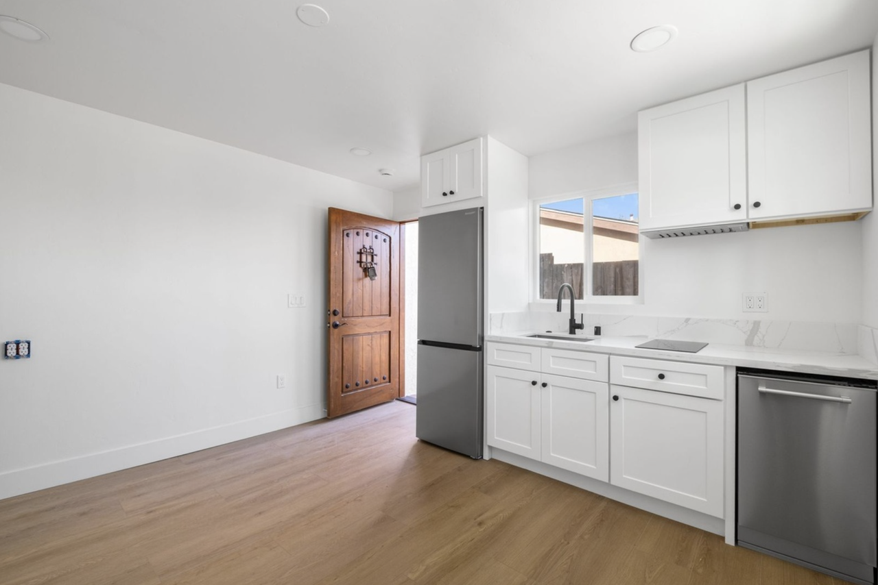 4344 Van Dyke Avenue - Photo 3 of 7
